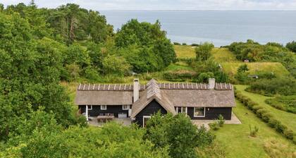 "Emeli" - 100m from the sea by Interhome