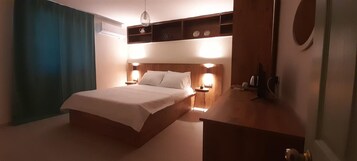 Room, Patio, Mountain View | Minibar, bed sheets