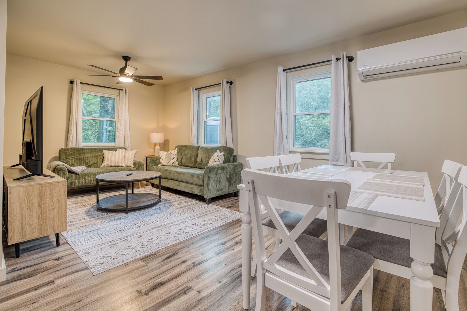 Smart TV, libros y impresora 