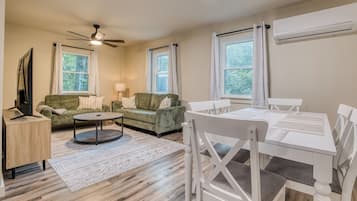 Smart TV, libros y impresora