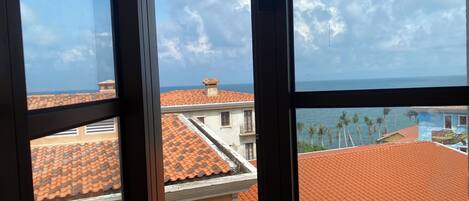 Chambre Junior, 1 trÚs grand lit, vue océan | 1 chambre, literie de qualité supérieure, matelas Select Comfort