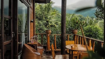 Superior Villa, Balcony, Ocean View | 1 bedroom, premium bedding, down duvets, individually decorated