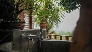 Villa Supérieure, balcon, vue océan | Salle de bain | Articles de toilette gratuits, peignoirs, chaussons, serviettes fournies