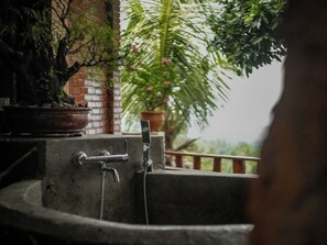 Villa Superior - balkong - havsutsikt | Badrum | Gratis toalettartiklar, badrock, tofflor och handdukar