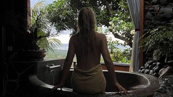 Superior Villa, Balcony, Ocean View | Bathroom | Free toiletries, bathrobes, slippers, towels