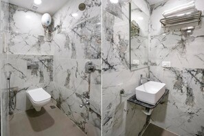 Deluxe Room | Bathroom | Hair dryer, slippers - Hotel Affari (Mumbai)