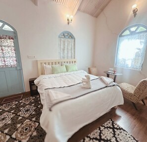 Premium bedding, desk, free WiFi, bed sheets - La Address Retreat (Ootacamund)