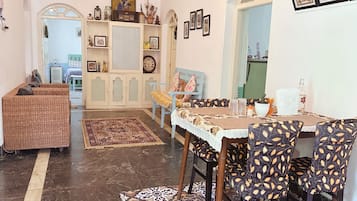 Villa familiar | 1 dormitorio, ropa de cama de alta calidad, escritorio y wifi gratis