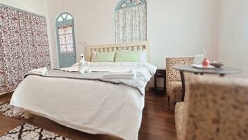 1 dormitorio, ropa de cama de alta calidad, escritorio y wifi gratis