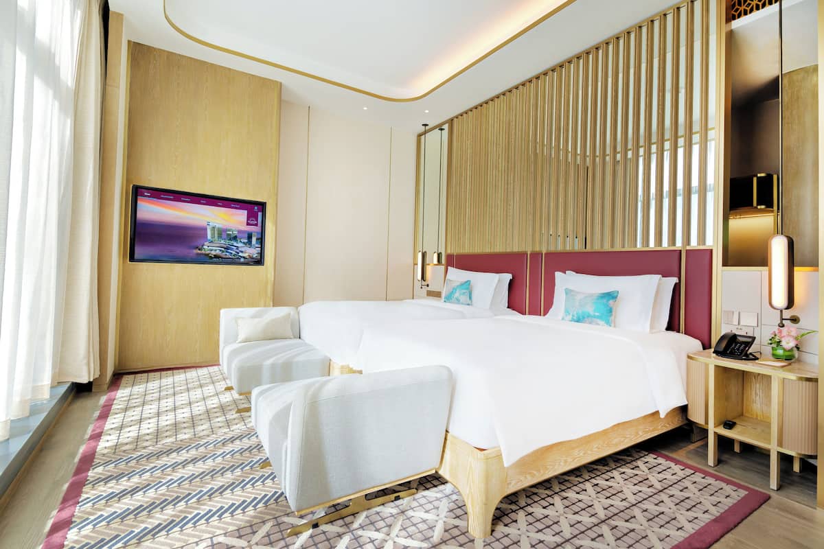 Signature Twin Room | In-room safe, desk, laptop workspace, free WiFi