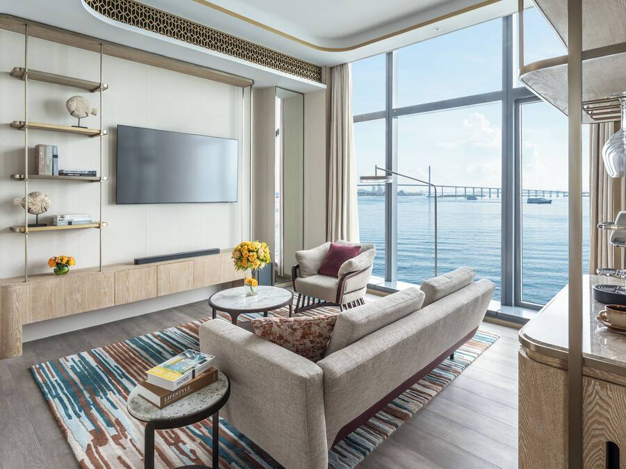 Bayview Suite | Living area