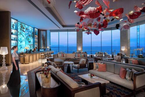 Lobby lounge