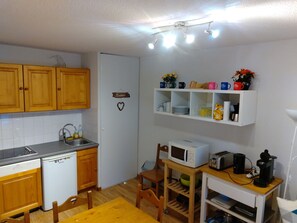Refrigerador, microondas, parrilla de estufa y lavavajillas 