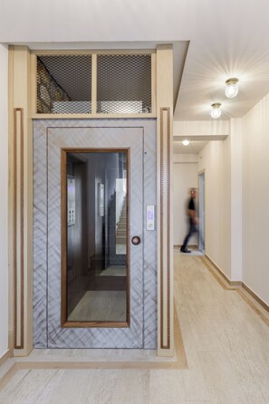 Interior entrance - Meydani Suites (Dio-Olympos)