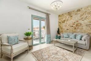 Superior Suite, Balcony | Living area