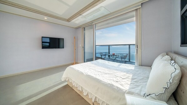 Basic Room, 1 Bedroom (Room 203) | 1 bedroom, free WiFi - Yeosu Wayo Ocean View Pension (Yeosu)