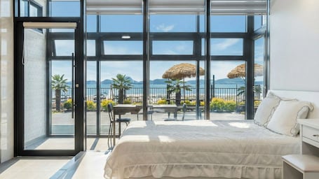 Exterior. Yeosu Wayo Ocean View Pension