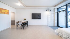 Basic Room, 1 Bedroom (Room 102) | 1 bedroom, free WiFi - Yeosu Wayo Ocean View Pension (Yeosu)