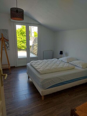 4 soverom, strykejern/-brett, reiseseng for barn og wi-fi (inkludert)