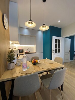 Dining - Cozy 1-bedroom apartment with AC and WiFi in enchanting Tiranë central appartmen (Tiranë)