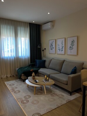 Living area - Cozy 1-bedroom apartment with AC and WiFi in enchanting Tiranë central appartmen (Tiranë)