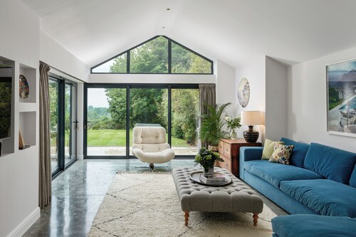 Stylish Countryside Retreat with Pool & Panoramic South Downs Views