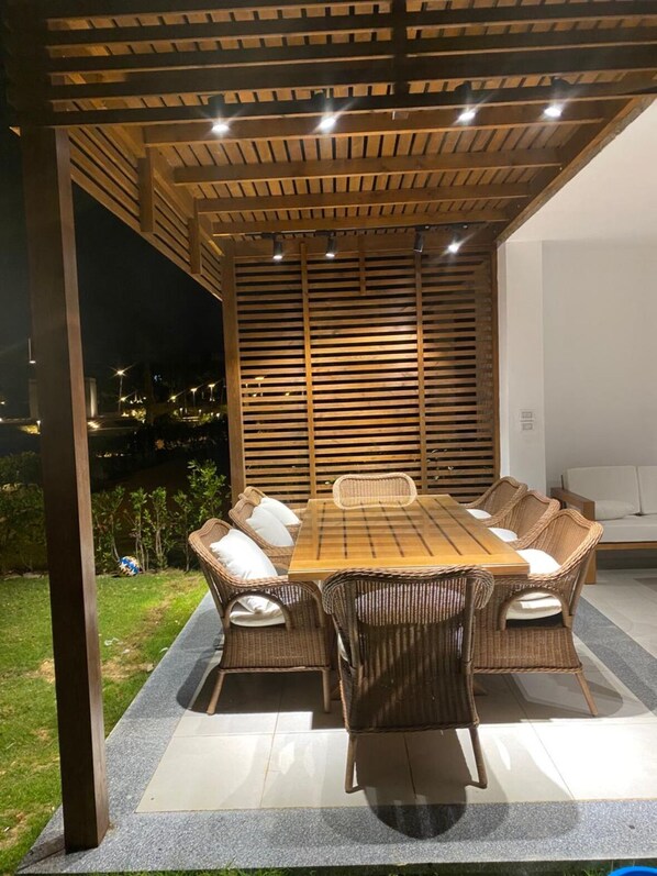 Outdoor dining