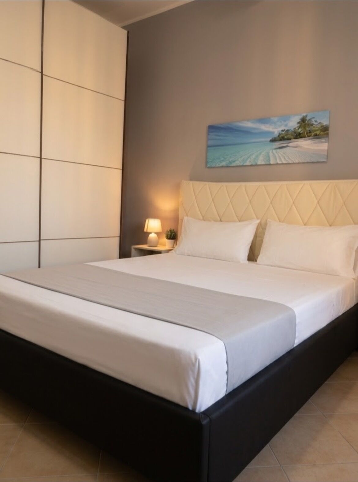 1 Schlafzimmer, Schreibtisch, Bügeleisen/Bügelbrett, Reisekinderbett