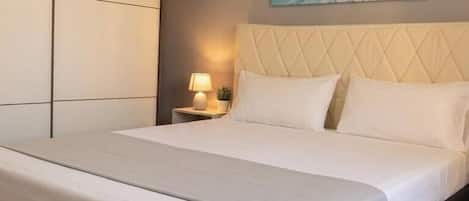 1 Schlafzimmer, Schreibtisch, Bügeleisen/Bügelbrett, Reisekinderbett
