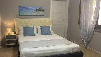 1 Schlafzimmer, Schreibtisch, Bügeleisen/Bügelbrett, Reisekinderbett