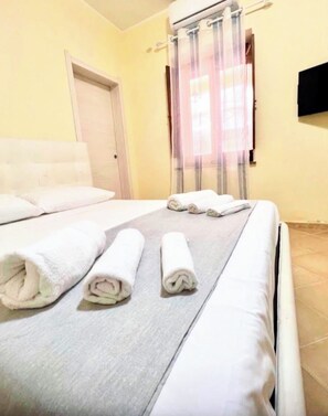 1 bedroom, desk, iron/ironing board, travel cot - Heart of Pula: Cozy Home steps from Nora Beach & Restaurants (Pula)