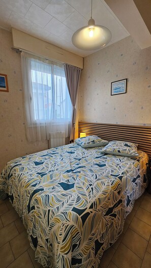 1 chambre, bureau, fer et planche à repasser, Wi-Fi gratuit
