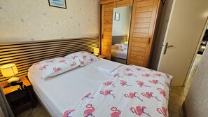 1 quarto, escrivaninha, ferros/tábuas de passar roupa, Wi-Fi de cortesia