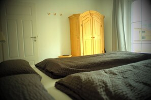 2 bedrooms, iron/ironing board, travel crib, free WiFi - Raft home | meadow view | child and pet friendly! (Baiersbronn)