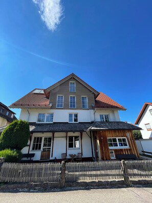 Exterior - Raft home | meadow view | child and pet friendly! (Baiersbronn)