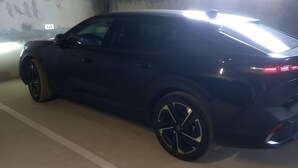 A black SUV parked in a dimly lit parking garage with concrete walls and a white ceiling. - Appartement Neuf de 84 m2 Avec Terrasse de 60 m2 vue mer (L'Île-Rousse)