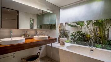 Villa Deluxe, vue jardin | Salle de bain