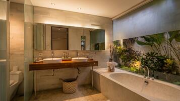 Deluxe Villa, Garden View | Bathroom | Slippers