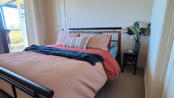 3 bedrooms, bed sheets