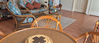 The Flagstaff Clayton Bay - relaxing getaway with water views. Sleeps up to 7 