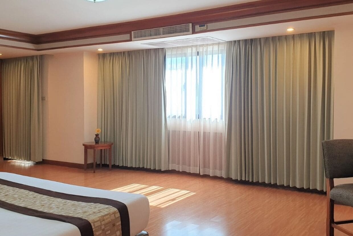 客房內保險箱、書桌、隔音、熨斗/熨衣板