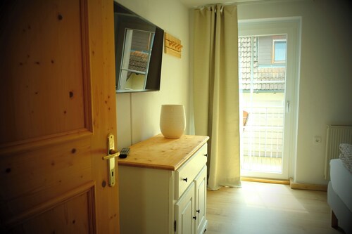 Raft home | forest view | child and pet friendly!