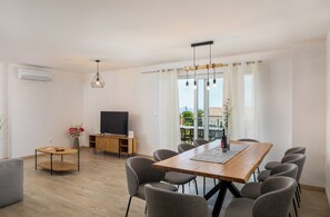 Villa Diminici 1F | Stofa