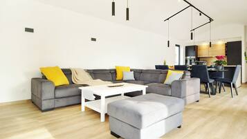 Villa, 4 Bedrooms | Living area