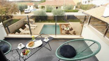 Villa, 4 Bedrooms | Terrace/patio
