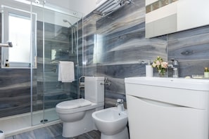 Villa, 1 Bedroom | Bathroom | Hair dryer