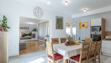 Villa, 1 Schlafzimmer | Esszimmer