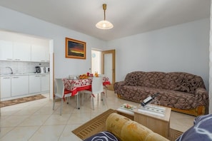 House, 5 Bedrooms | Living area - Holiday House Višnjan (Visnjan)