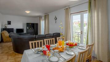 Hus, 5 soverom | Spisestue