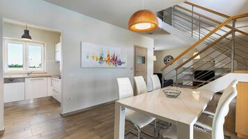 Villa, 4 Bedrooms | Private kitchen | Full-size fridge, microwave, oven, stovetop